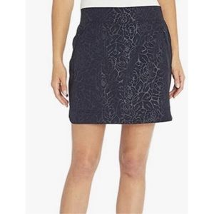 Orvis Travel Skort Black Floral pattern | M